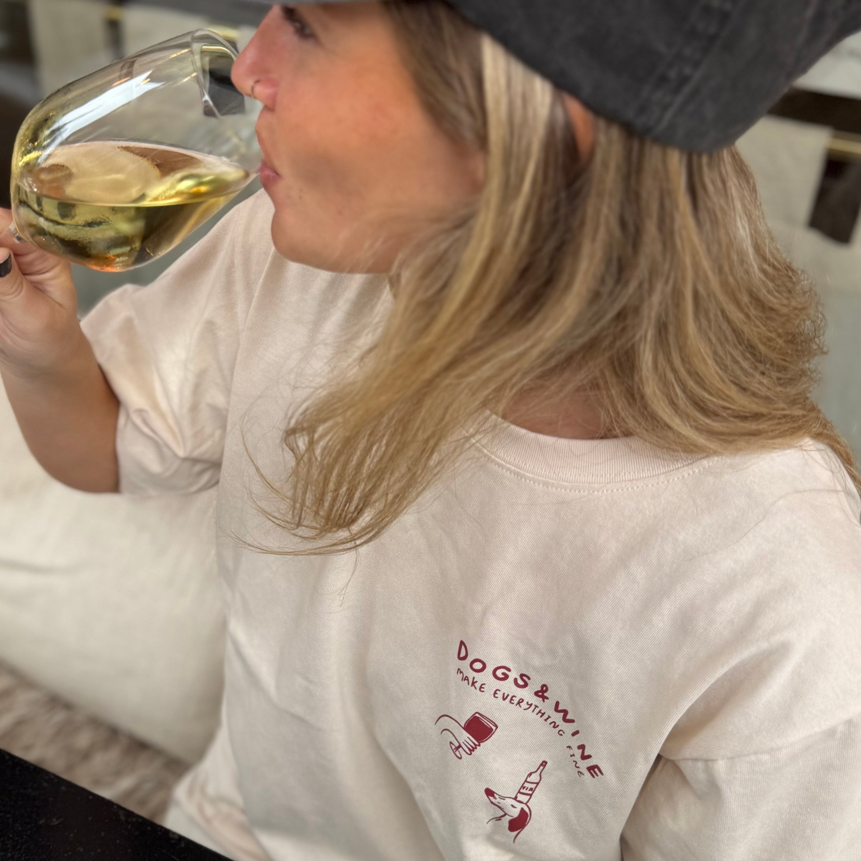 Off-White T-shirt - Dogs & Wine Make Everything Fine
