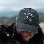 Zwarte denim pet - Logo "Cats & Wine Make Everything Fine" 
