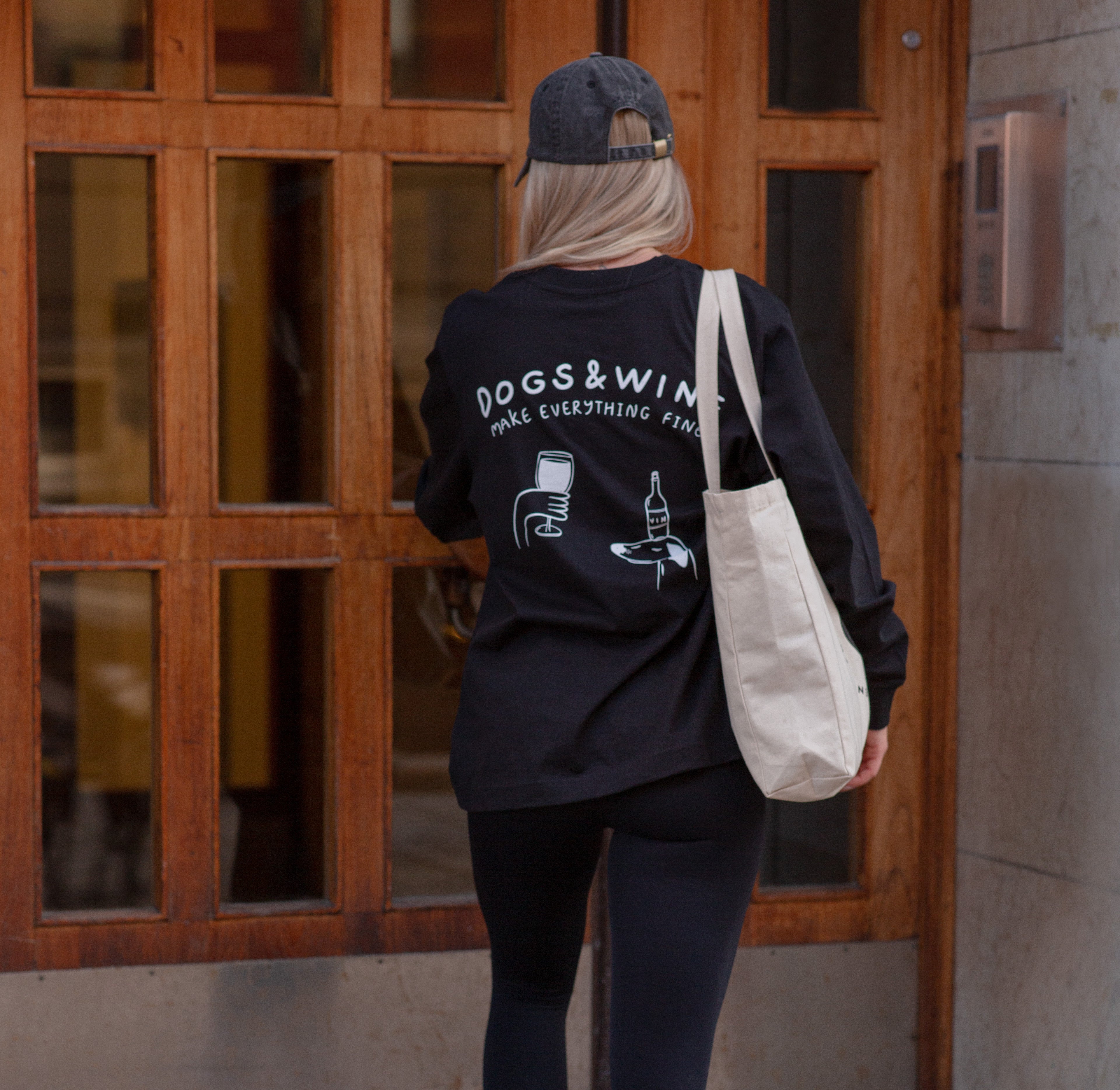 Zwart T-shirt met Lange Mouwen - Dogs & Wine Make Everything Fine