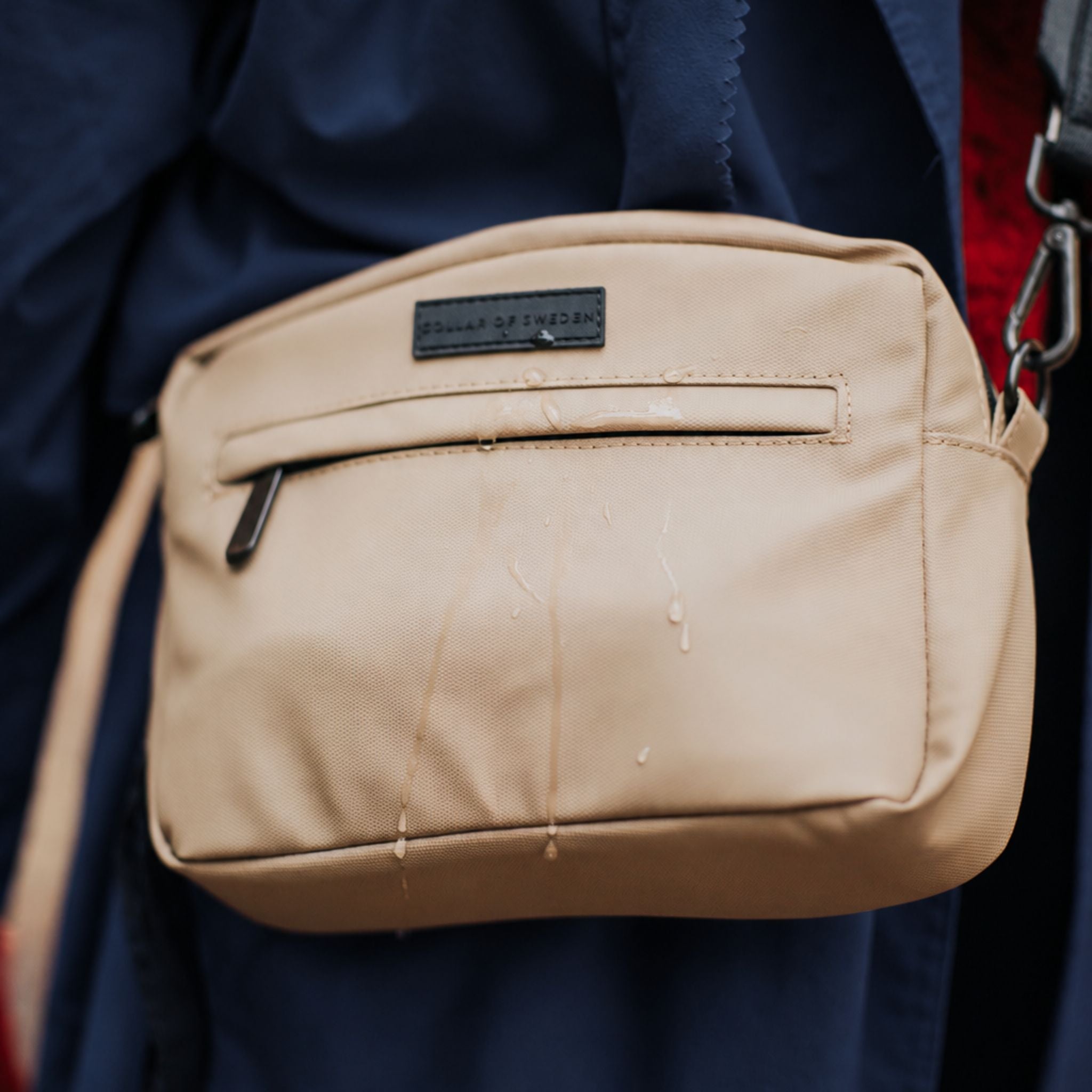 khaki-beige-water-reppellent-dog-walking-bag-water-drops-closeup.jpg